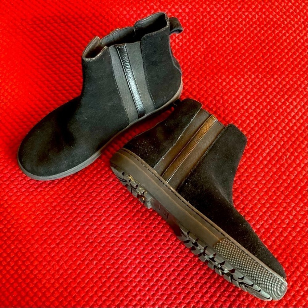 J/SLIDES Sz 7 Suede Upper Rubber Sole Pull On Booties J Slides